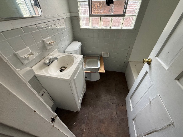 912 Slosson St: photo 34