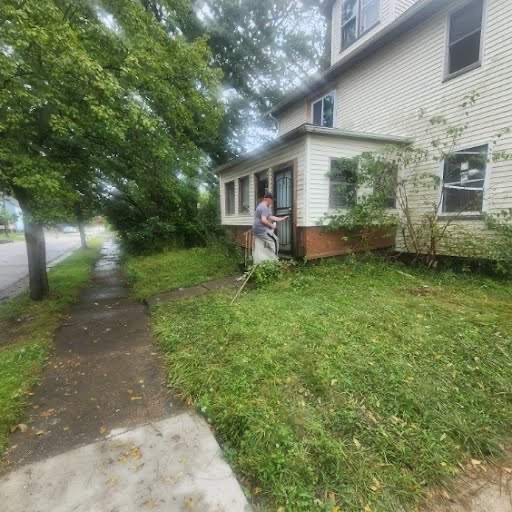 912 Slosson St: photo 4