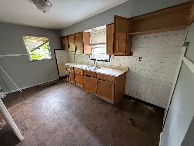 912 Slosson St: photo 26