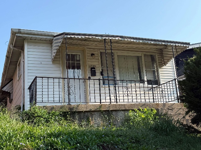 912 Slosson St: photo 2