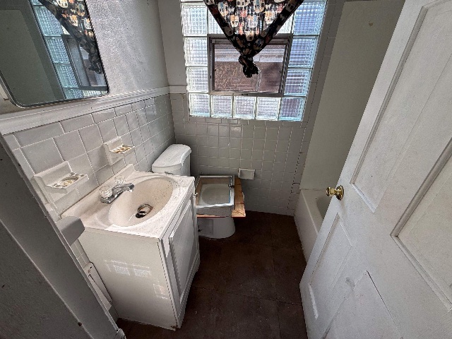 912 Slosson St: photo 10