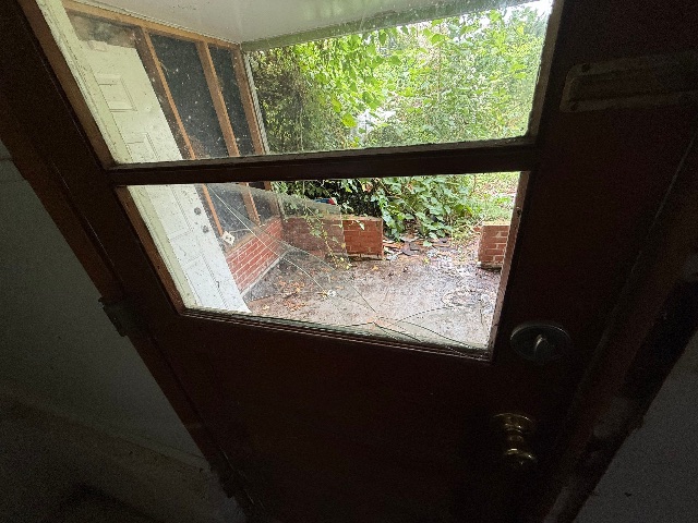 912 Slosson St: photo 32