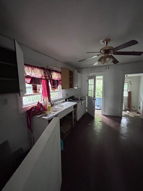 606 Anderson St: photo 9