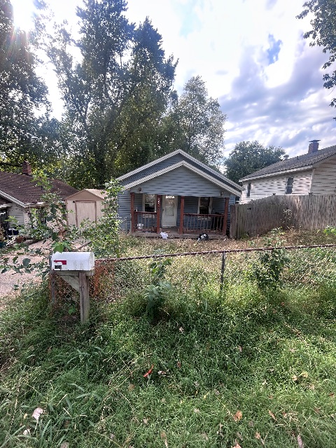 606 Anderson St: photo 2