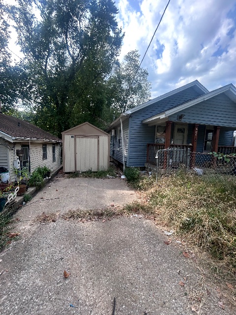 606 Anderson St: photo 3