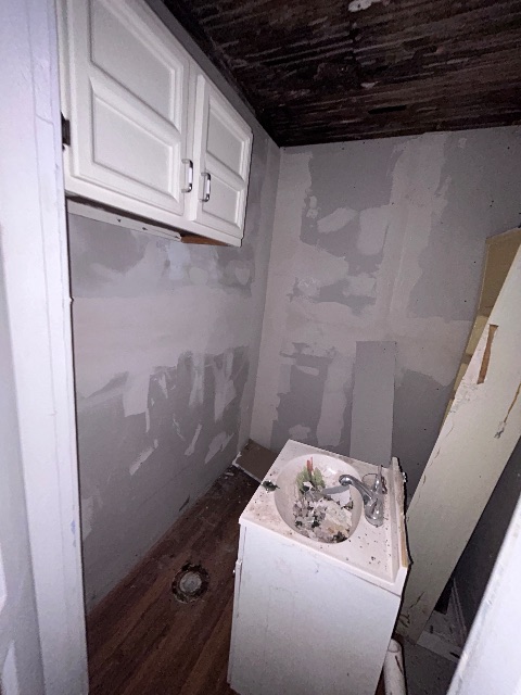606 Anderson St: photo 18