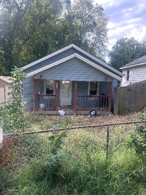 606 Anderson St: main photo
