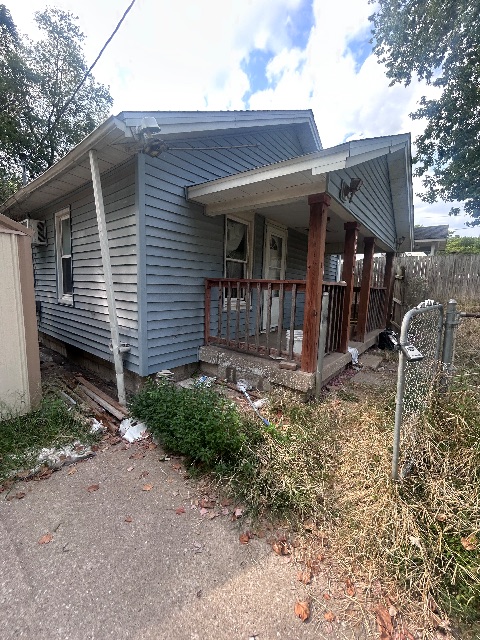 606 Anderson St: photo 4