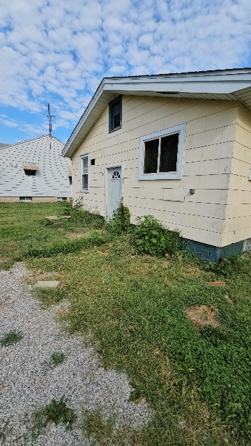 1871 E Lawrence St: photo 4