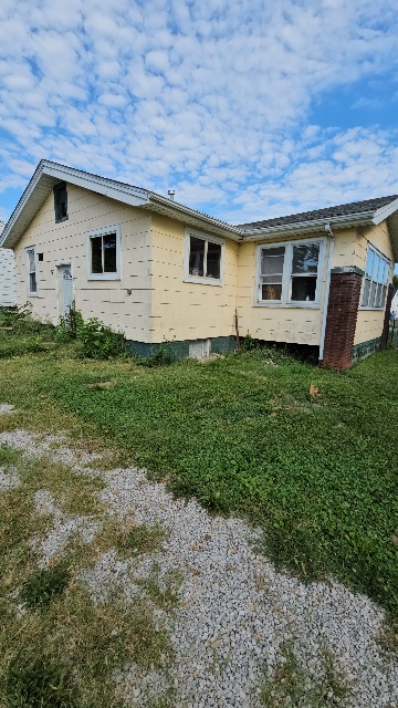 1871 E Lawrence St: photo 3