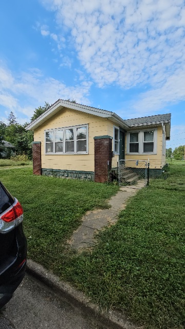 1871 E Lawrence St: main photo