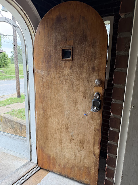 6580 Saint Louis Ave: photo 4