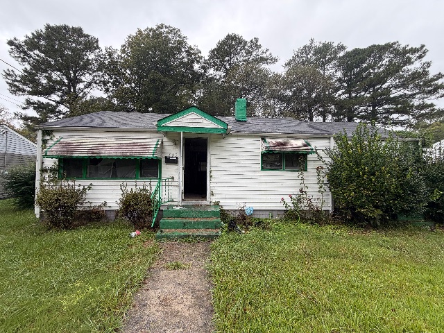 605 Hollywood Ave: main photo