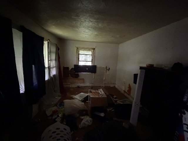 605 Hollywood Ave: photo 2