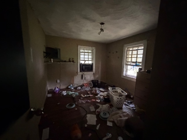 605 Hollywood Ave: photo 3