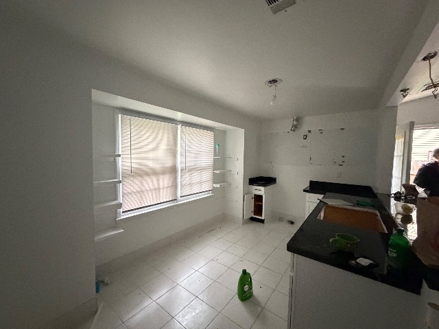 1433 Debbs Ln: photo 4