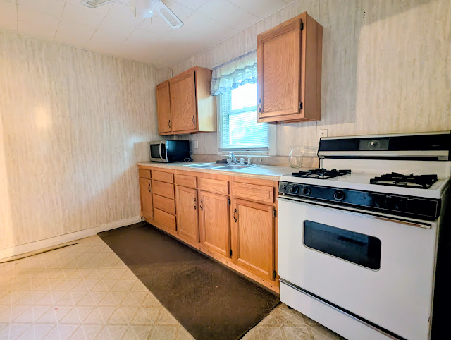 1615 W 9th St: photo 21