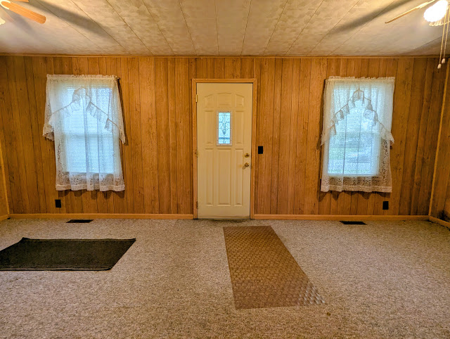1615 W 9th St: photo 5