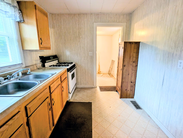1615 W 9th St: photo 10