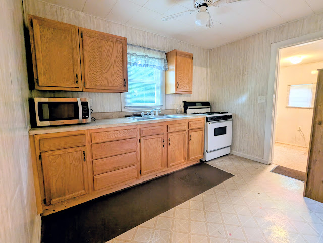 1615 W 9th St: photo 9