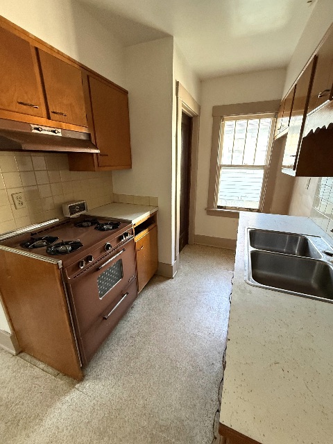 1272 W King St: photo 8