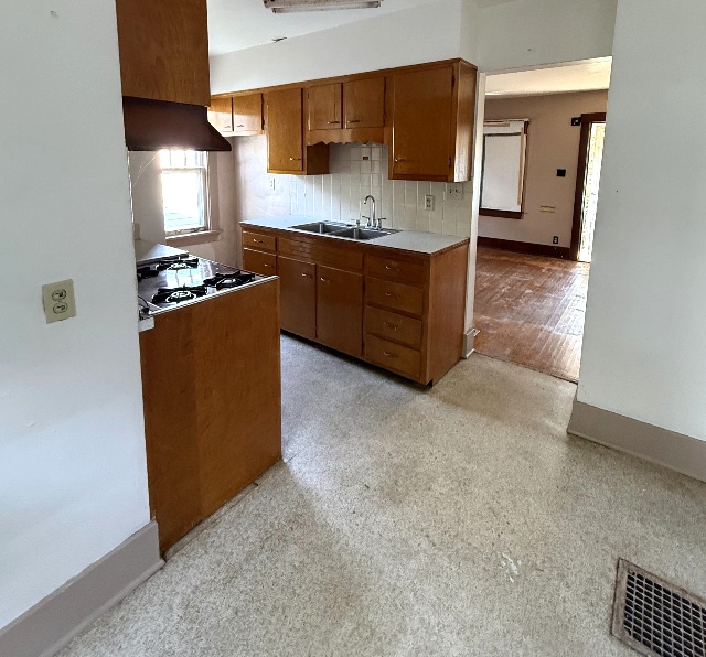 1272 W King St: photo 7
