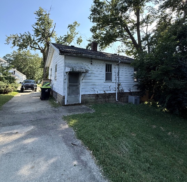 1272 W King St: main photo