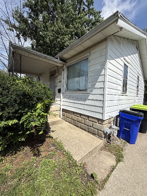 1272 W King St: photo 2