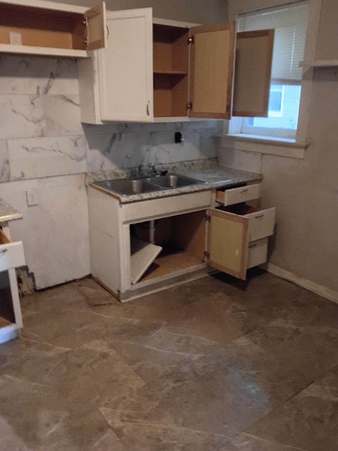 1027 Garth Ave: photo 3