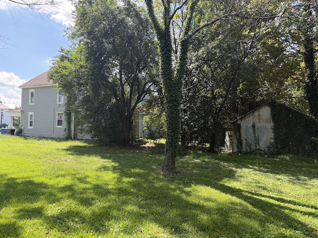 1315 Poindexter St: photo 4