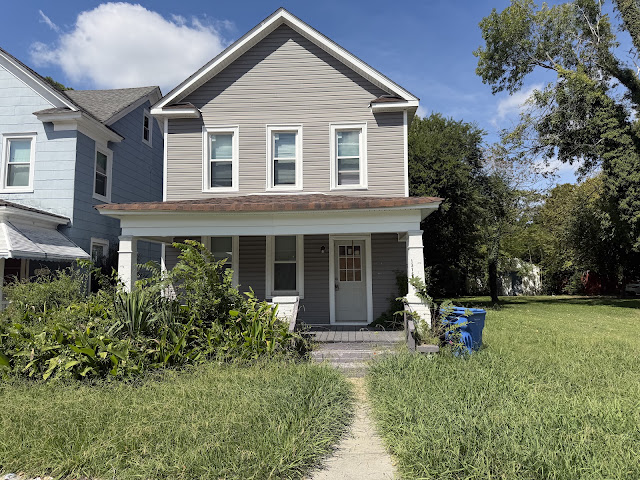 1315 Poindexter St: main photo