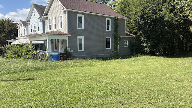 1315 Poindexter St: photo 3