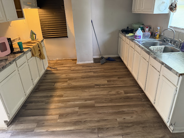 1315 Poindexter St: photo 9