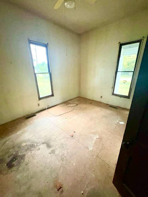 120 N Crowder St: photo 15