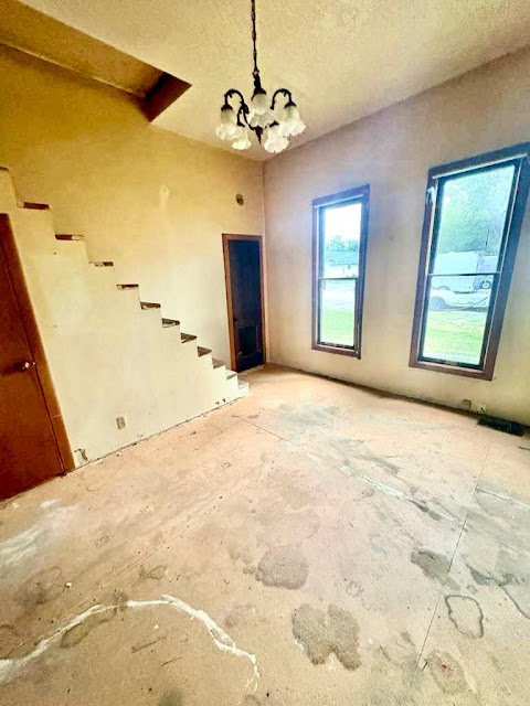 120 N Crowder St: photo 27