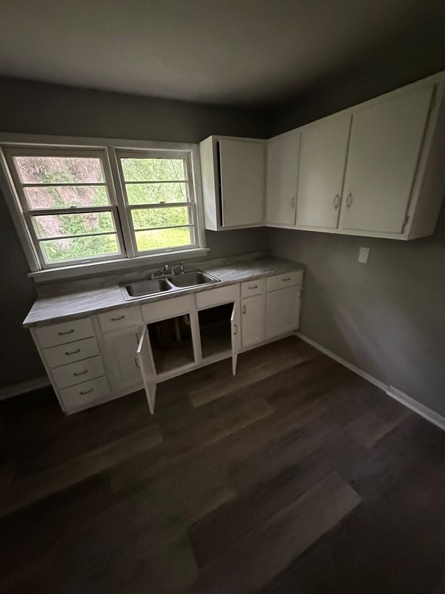 1970 N Maple Ave: photo 66
