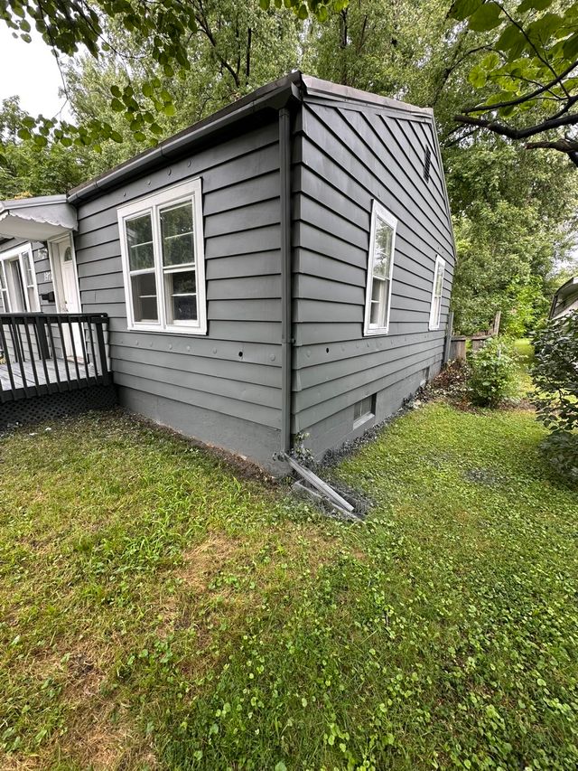 1970 N Maple Ave: photo 41
