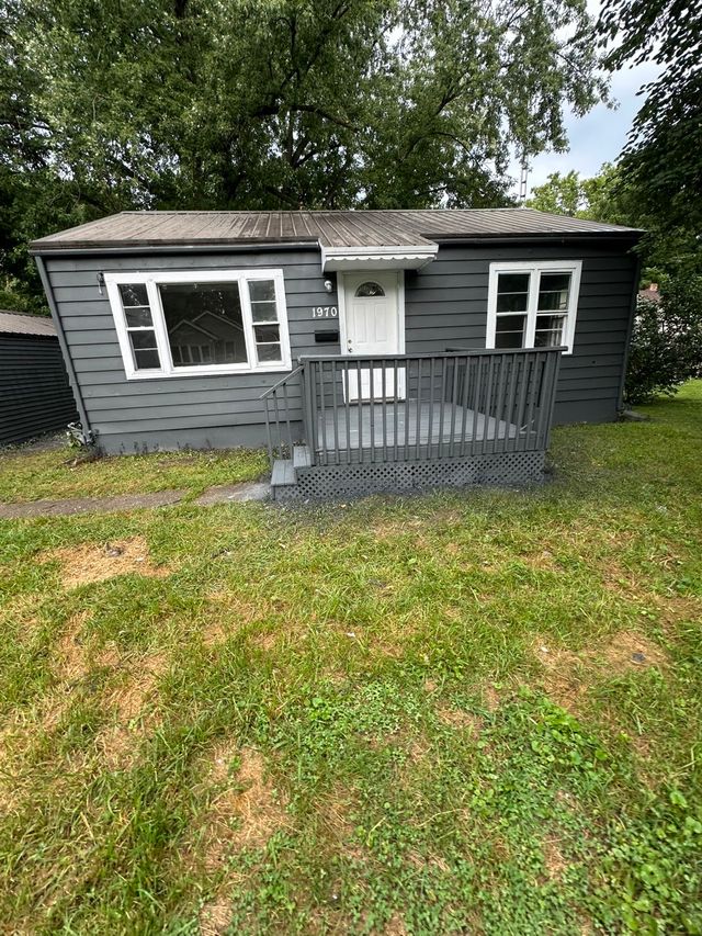 1970 N Maple Ave: photo 42