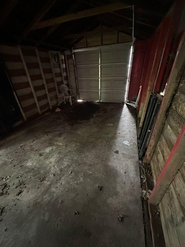 1970 N Maple Ave: photo 52