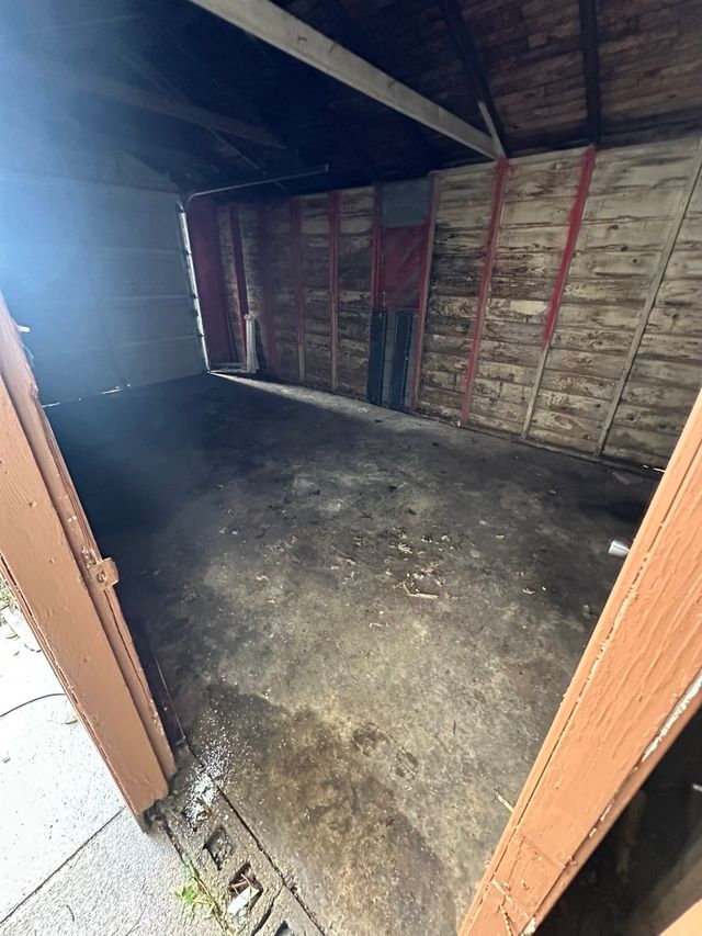 1970 N Maple Ave: photo 53