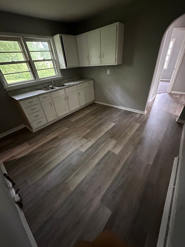 1970 N Maple Ave: photo 15