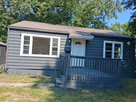 1970 N Maple Ave: photo 2