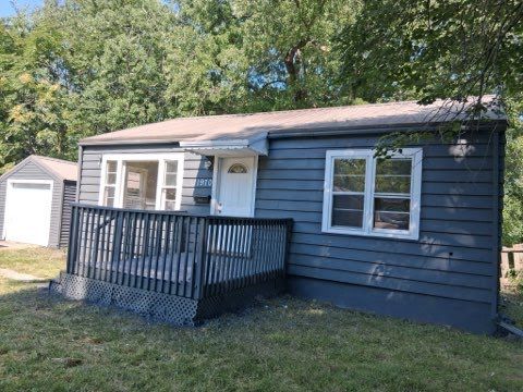 1970 N Maple Ave: main photo