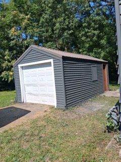 1970 N Maple Ave: photo 26