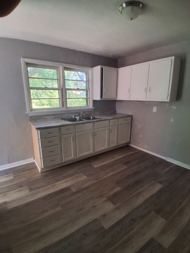 1970 N Maple Ave: photo 30