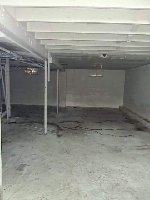 1970 N Maple Ave: photo 23