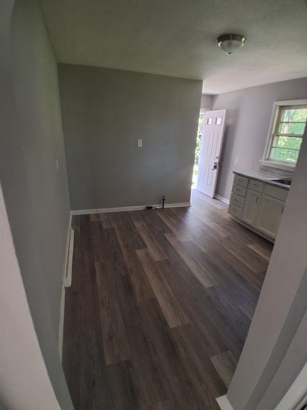1970 N Maple Ave: photo 11