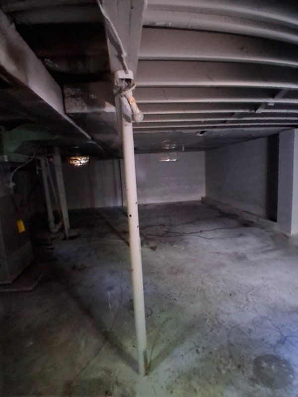 1970 N Maple Ave: photo 33