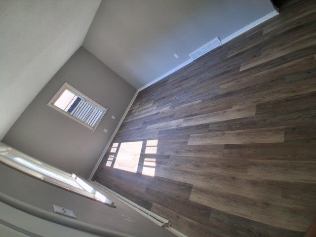 1970 N Maple Ave: photo 12
