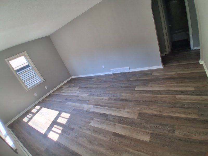 1970 N Maple Ave: photo 13